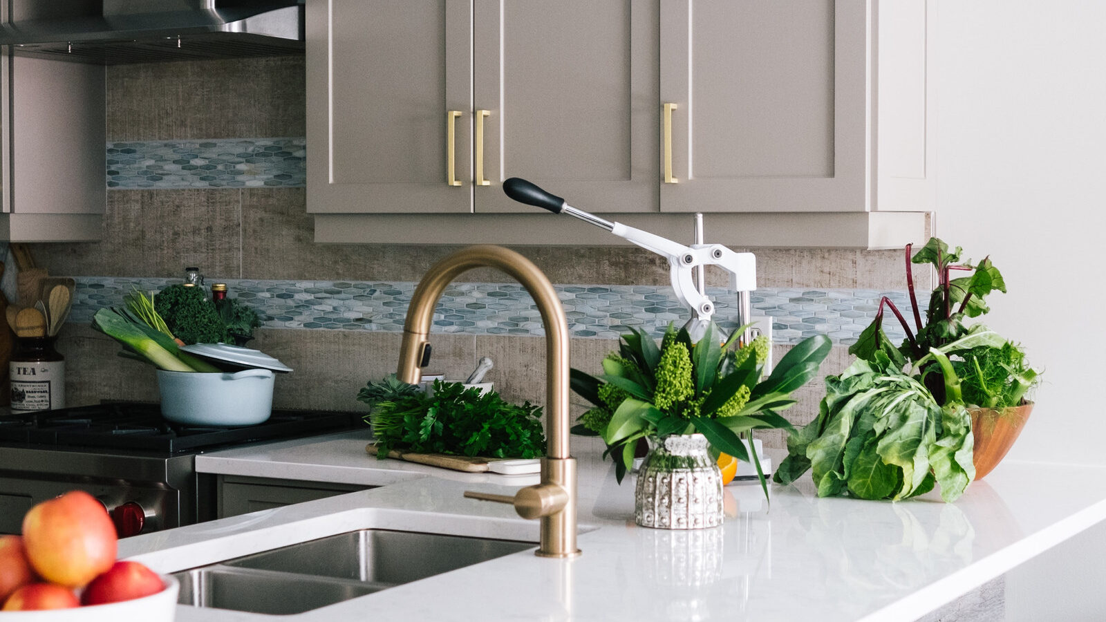 A tidy kitchen kept fresh by recurring visits